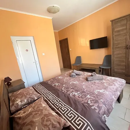 בית הארחה Zornitsa היסריה